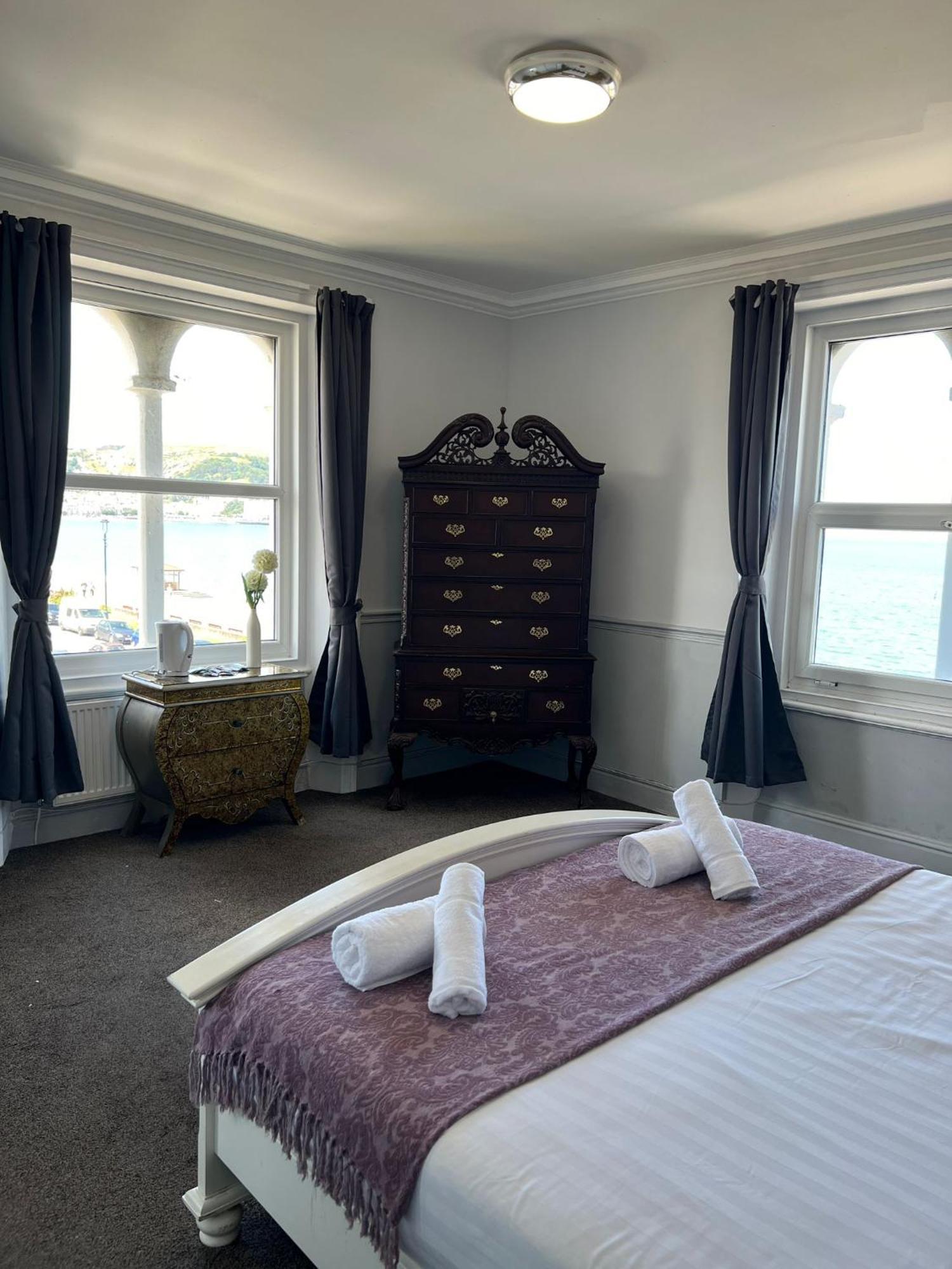 חלנדודנו The Manor Hotel מראה חיצוני תמונה