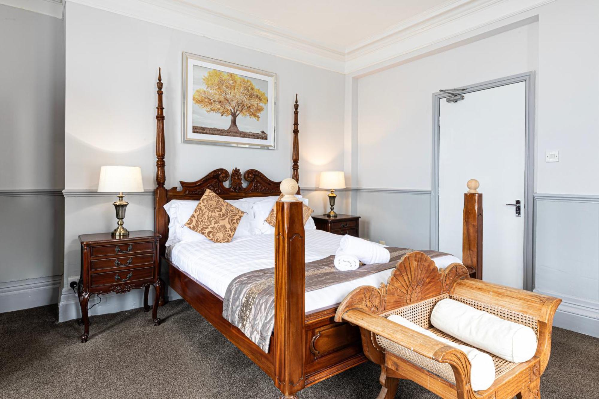 חלנדודנו The Manor Hotel מראה חיצוני תמונה