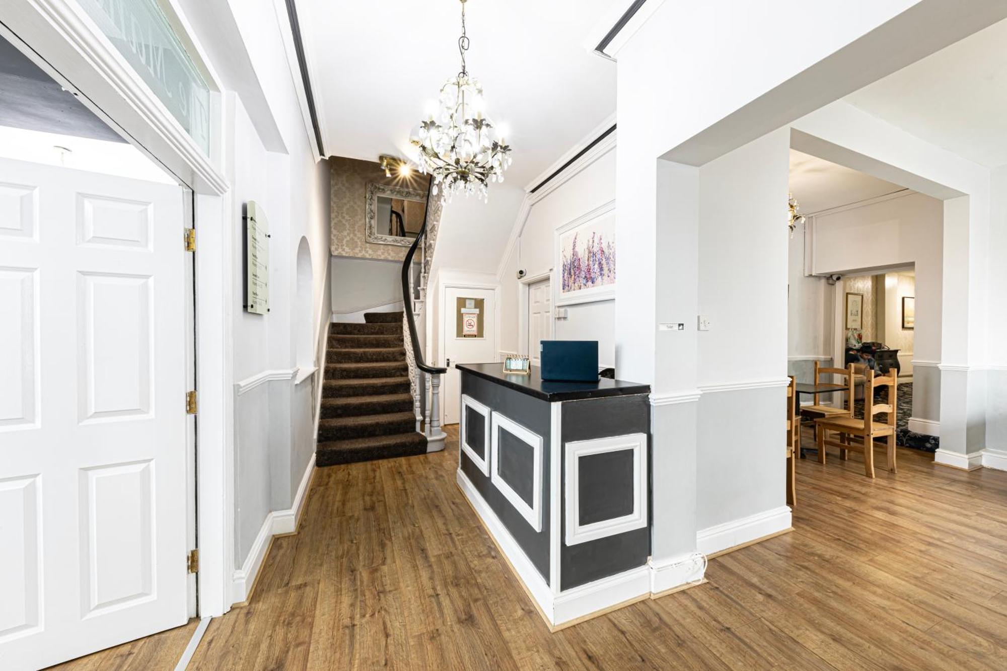 חלנדודנו The Manor Hotel מראה חיצוני תמונה
