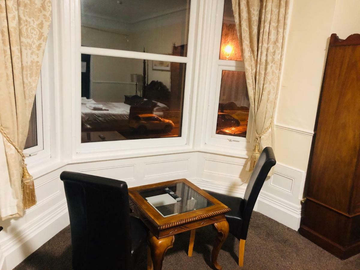 חלנדודנו The Manor Hotel מראה חיצוני תמונה